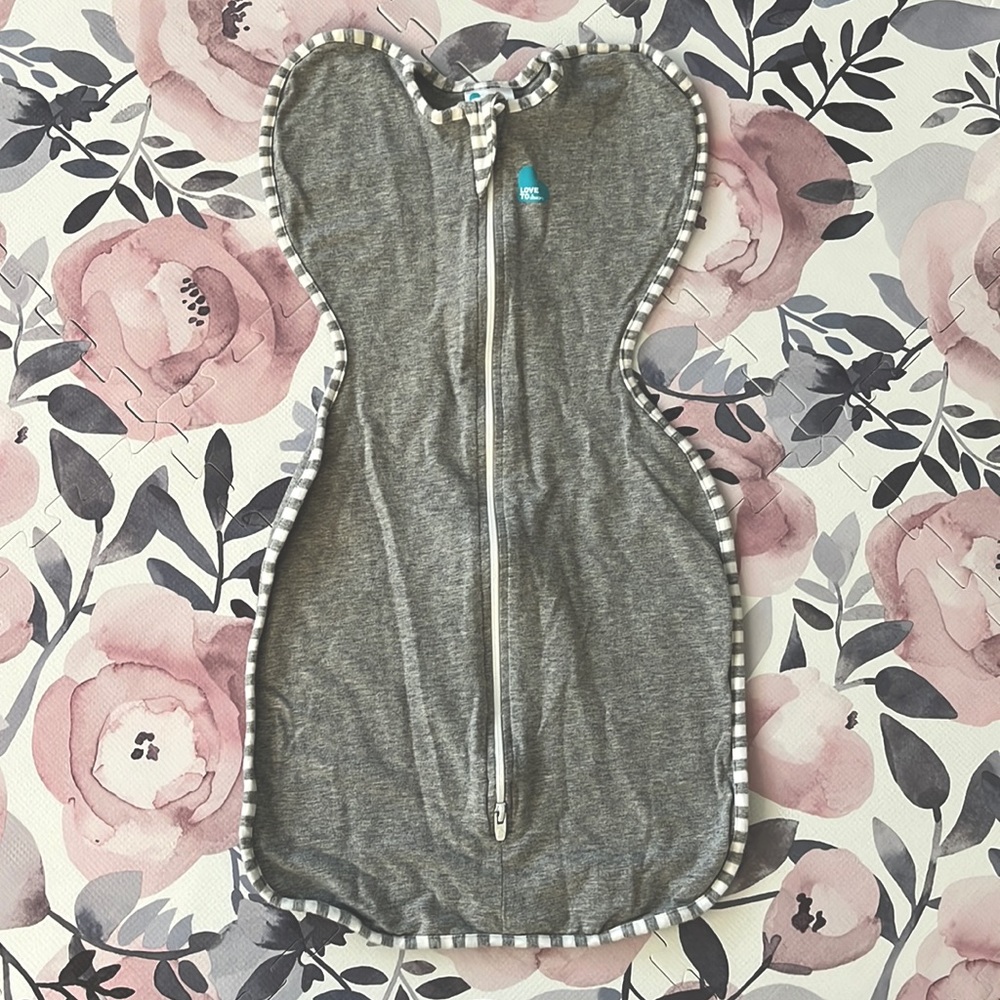 Barely used Love to Dream Swaddle Up Original size S (7-13lbs).